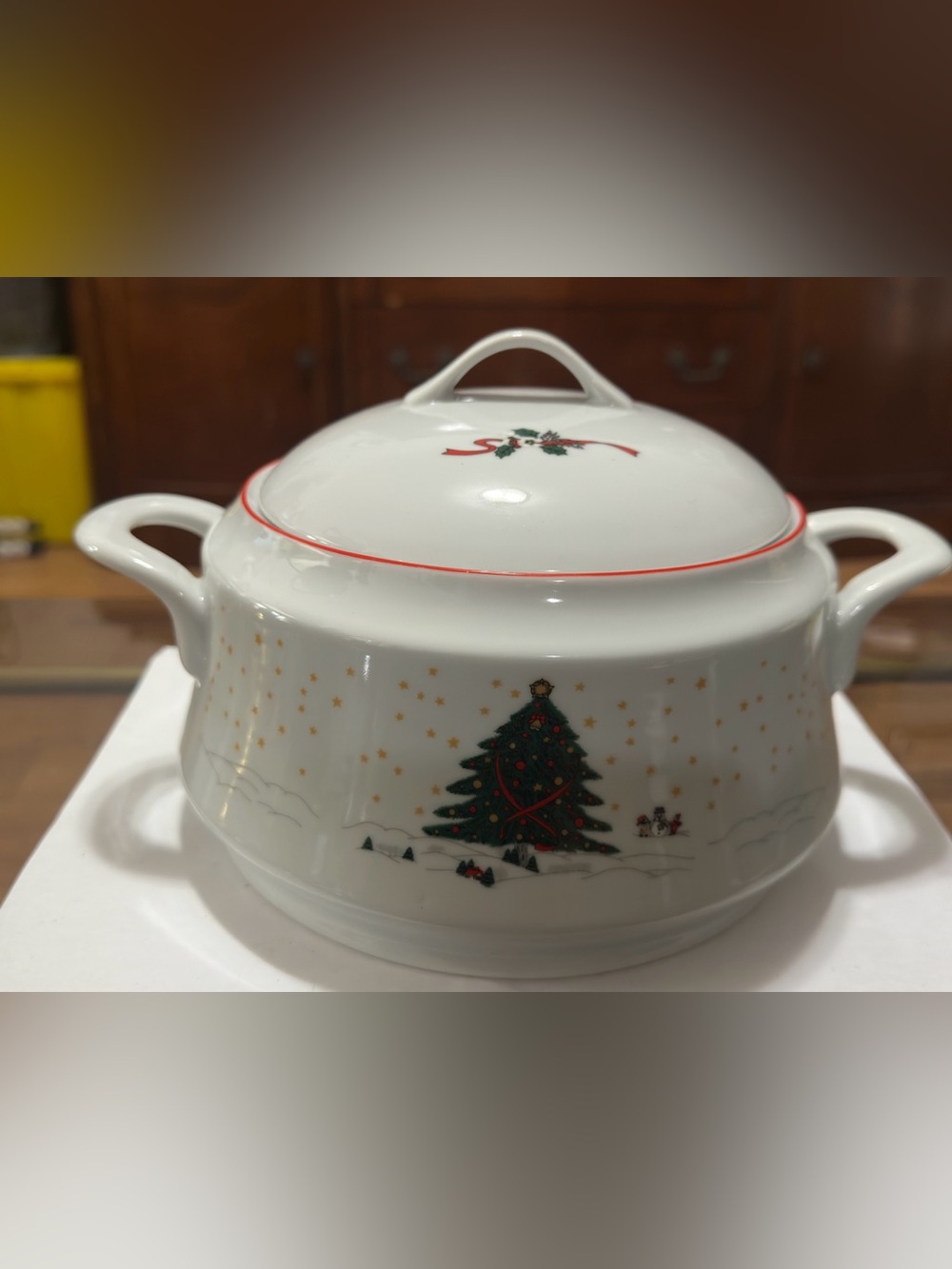 KOPIN Christmas Pleasure 10" Round Covered Casserole Serving Bowl w/Lid